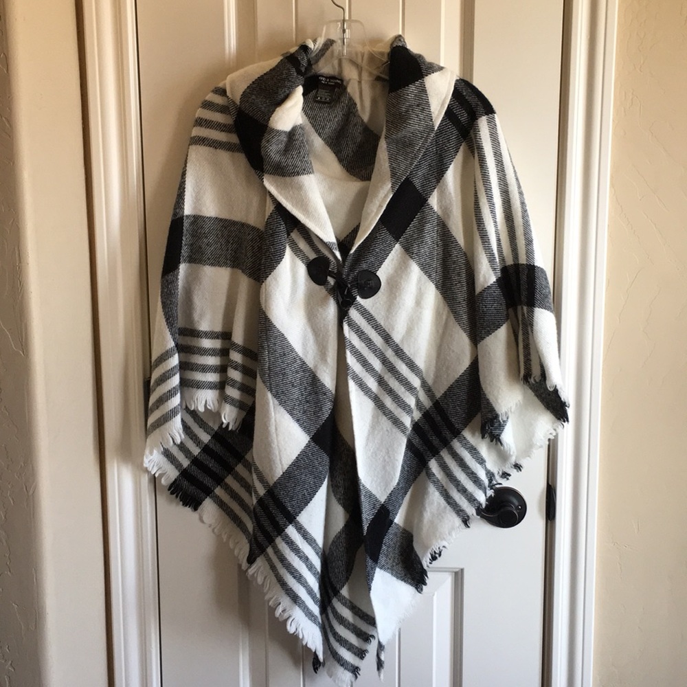 Black & white plaid cape